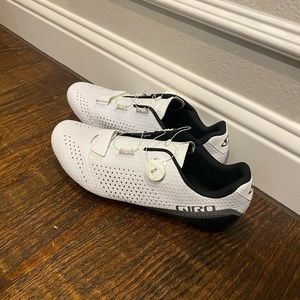 GIRO Mens size 48 cycling shoes with clip ins for a peloton